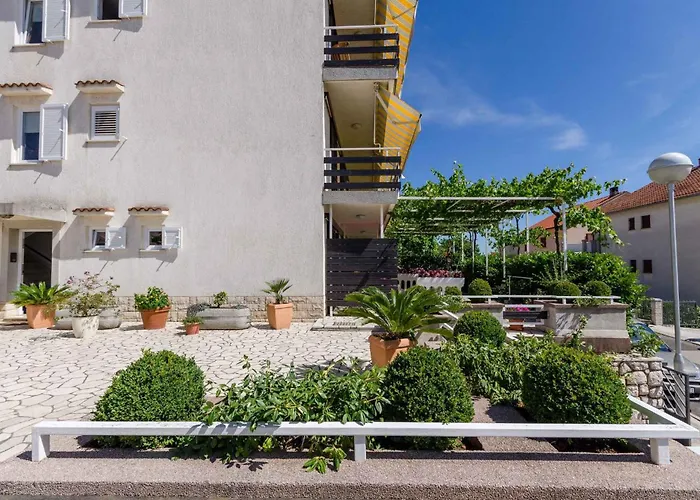 One-bedroom In 7 Apartment