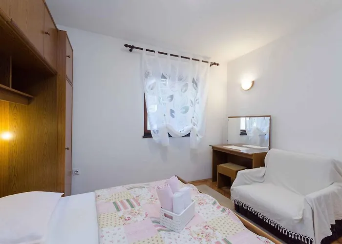 One-bedroom In 7 Apartment