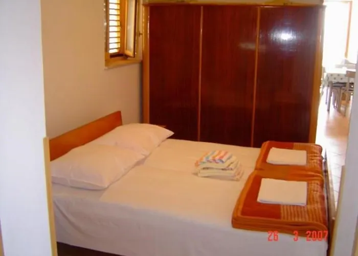 One-bedroom In 7 Apartment