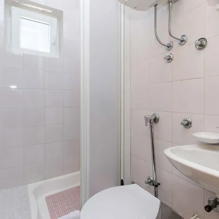 Apartment One-bedroom In 7 *