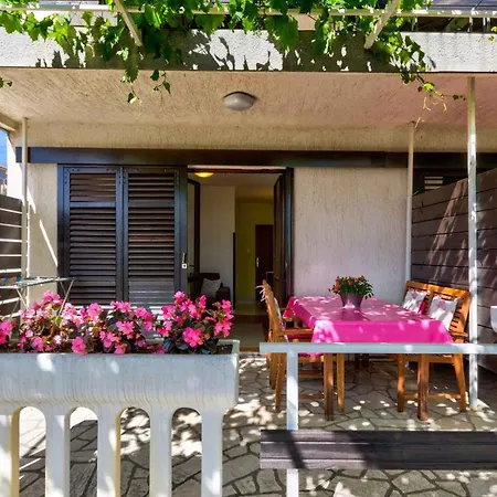 Apartment One-bedroom In 7 *