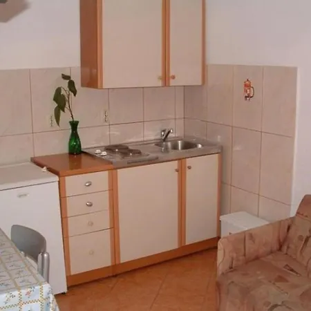 One-bedroom In 7 Apartment *