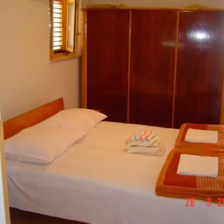 One-bedroom In 7 Apartment