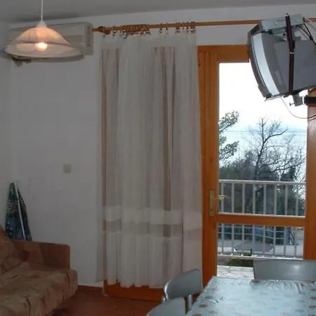 One-bedroom In 7 Apartment *
